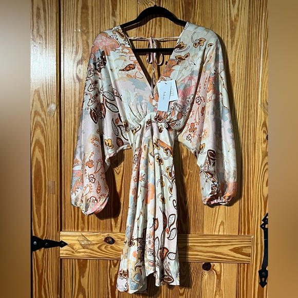 Aakaa Deep V Front and Deep V Back Balloon Sleeve Tie Back Paisley Mini Dress - Picture 1 of 16